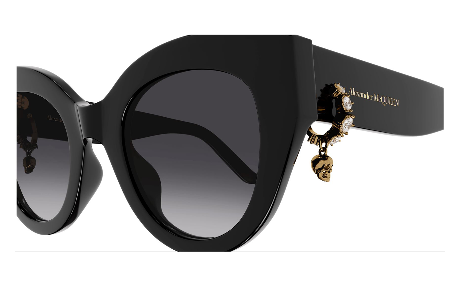 Gallery image for /media/thumbs/100x62.5/media/product_images/ALEXANDER-MCQUEEN-AM0417S-001-50-Bfw100fh62.5.png