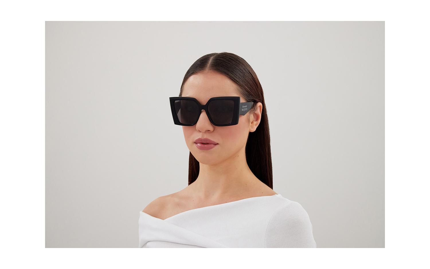 Gallery image for /media/thumbs/100x62.5/media/product_images/Alexander-McQueen-Sunglasses-AM0467S-001-modelfw100fh62.5.jpg