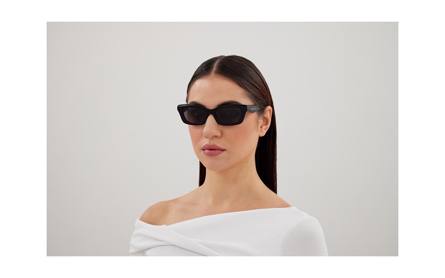 Gallery image for /media/thumbs/100x62.5/media/product_images/Alexander-McQueen-Sunglasses-AM0474S-001-modelfw100fh62.5.jpg