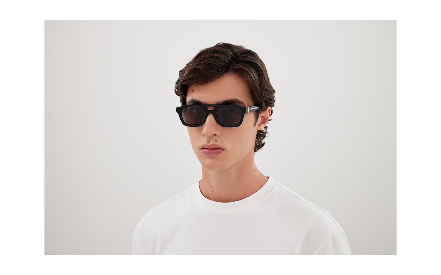 Gallery image for /media/thumbs/100x62.5/media/product_images/Alexander-McQueen-sunglasses-AM0505S-Modelfw100fh62.5.jpg