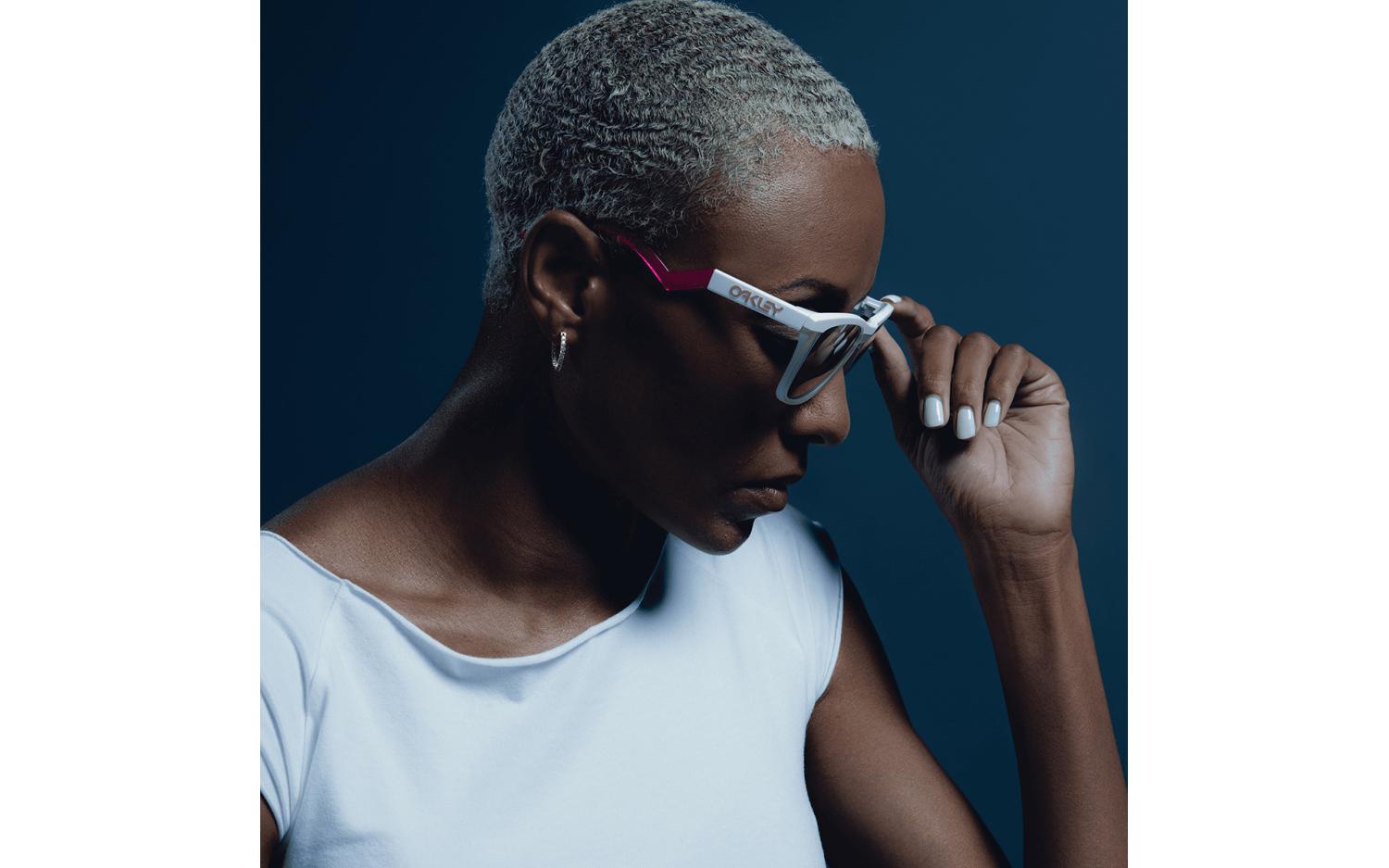 Gallery image for /media/thumbs/100x62.5/media/product_images/Oakley-Sunglasses-OO9289-10-Model3fw100fh62.5.jpg