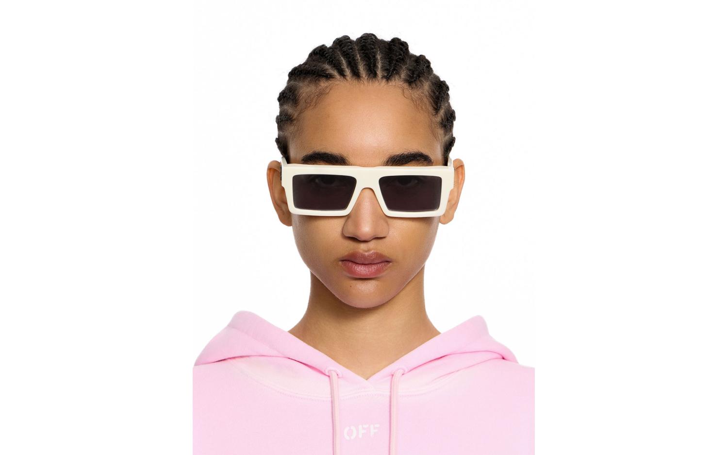 Gallery image for /media/thumbs/100x62.5/media/product_images/Off-White-Ruby-Model-2fw100fh62.5.jpg
