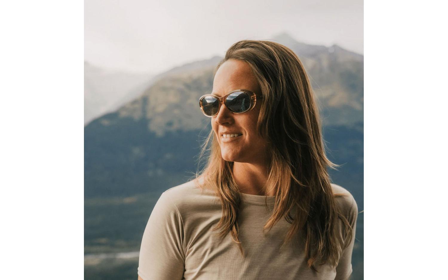 Gallery image for /media/thumbs/100x62.5/media/product_images/Revo-Sunglasses-RE2217-Model2fw100fh62.5.jpg