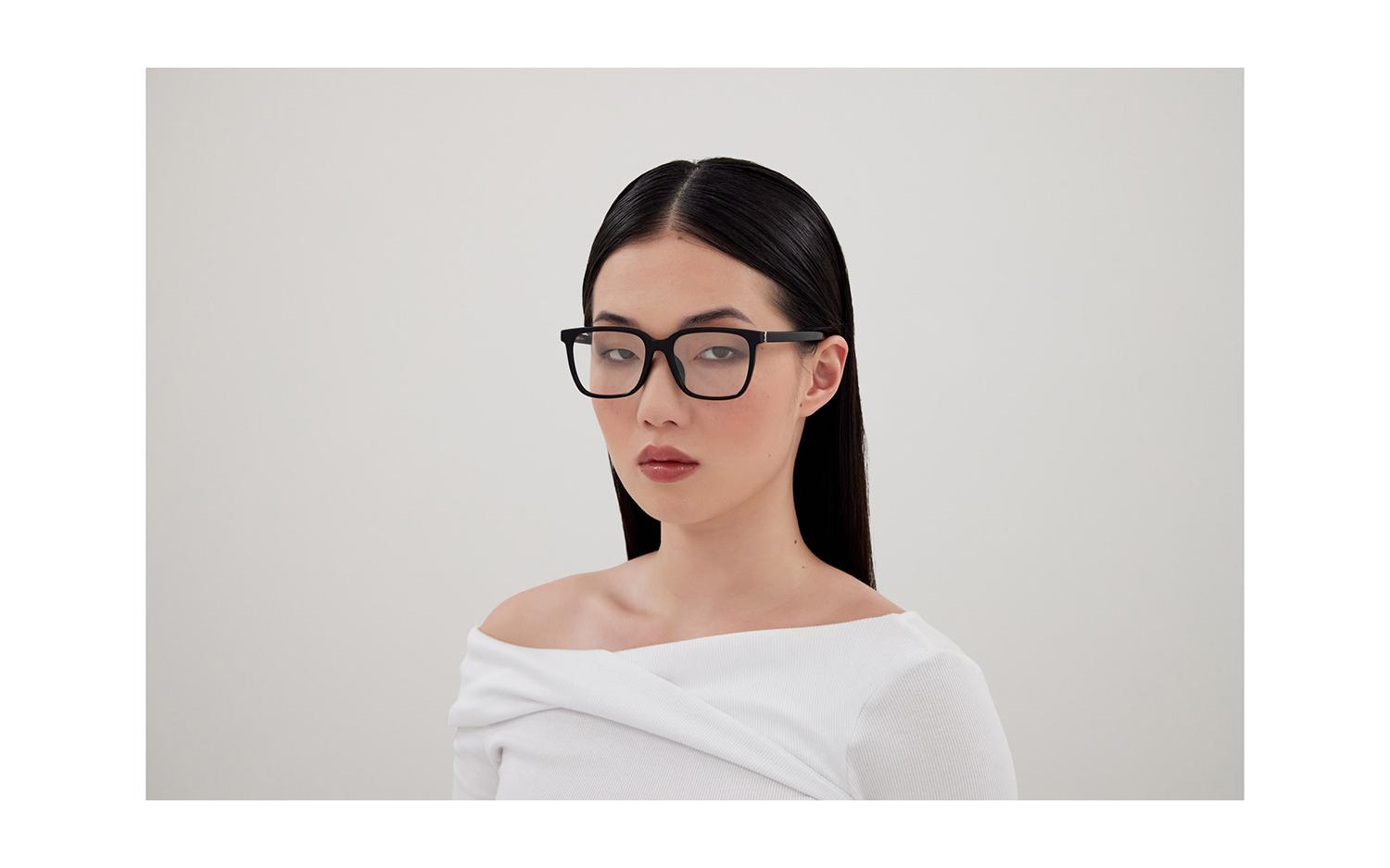Gallery image for /media/thumbs/100x62.5/media/product_images/Saint-Laurent-Glasses-SL-M142-F-001-modelfw100fh62.5.jpg