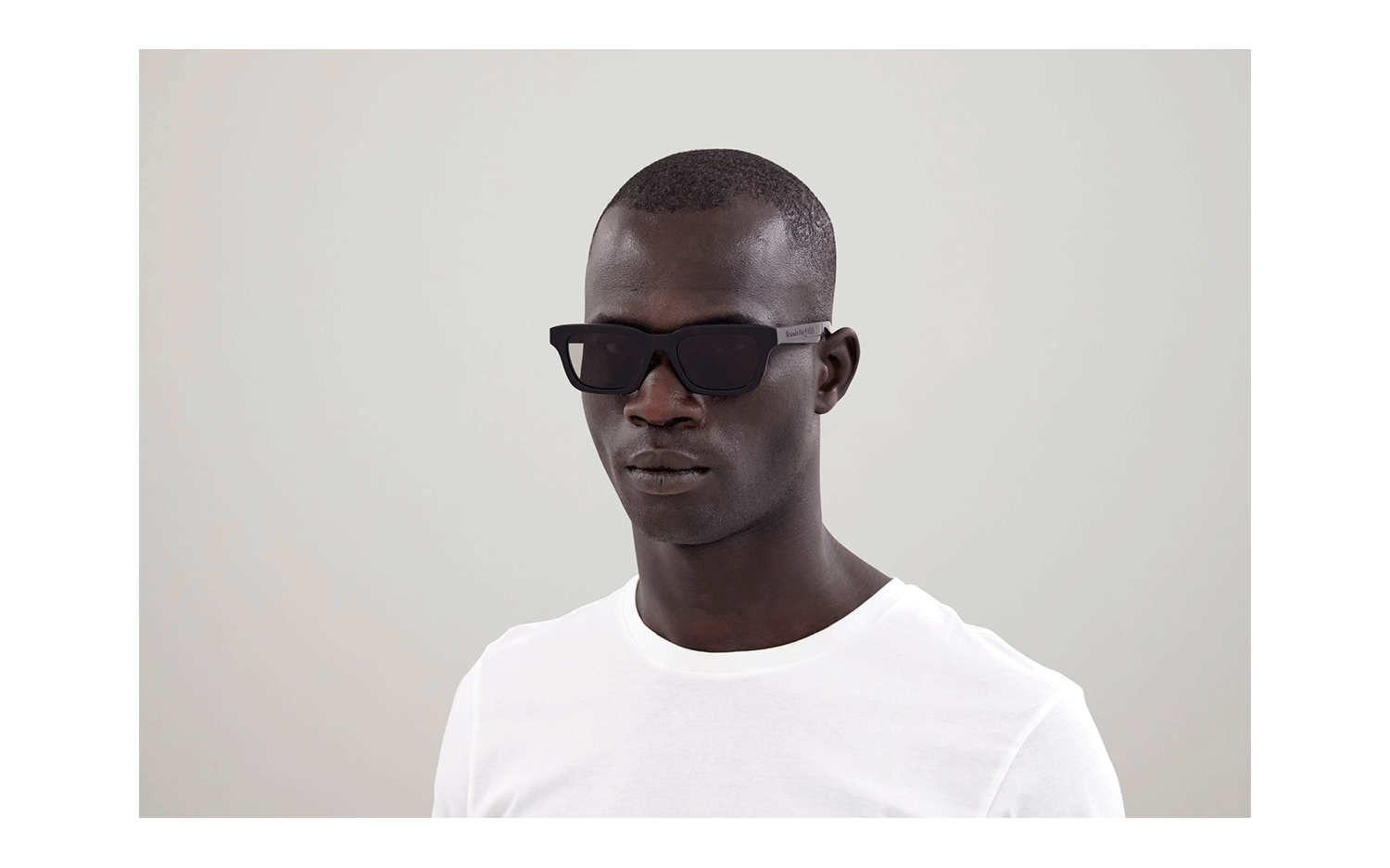 Gallery image for /media/thumbs/100x62.5/media/product_images/alexander-mcqueen-Sunglasses-AM0433S-Modelfw100fh62.5.png